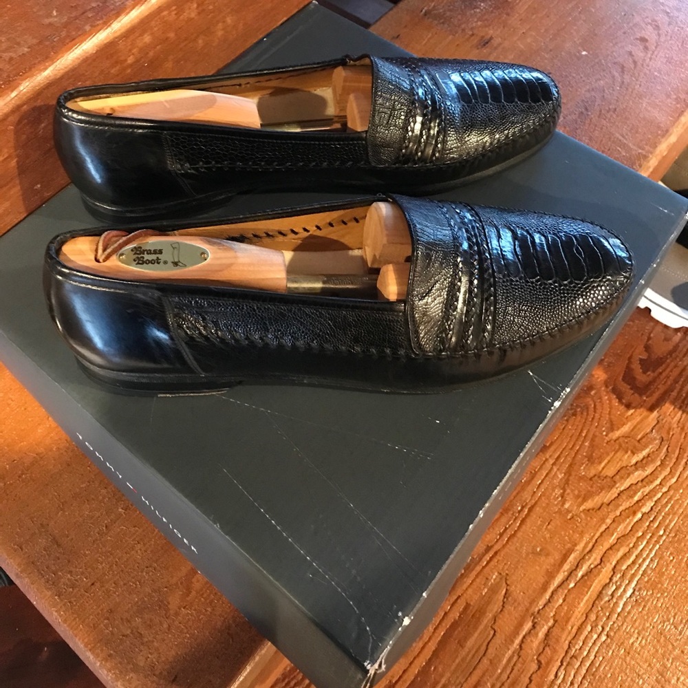 Men’s loafers; slightly used
